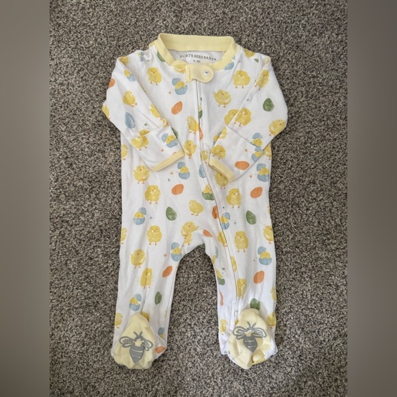 Burt's Bees Baby Other - Burt's Bees Baby White and Yellow Chickadee Print Footie
